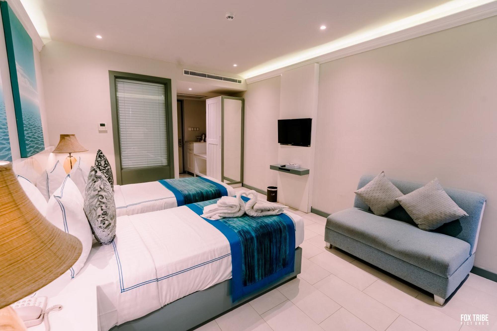 Earl's Regent Hotel