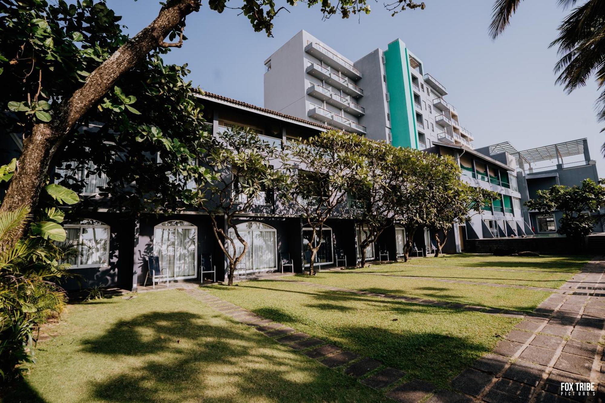 Earl's Regent Hotel