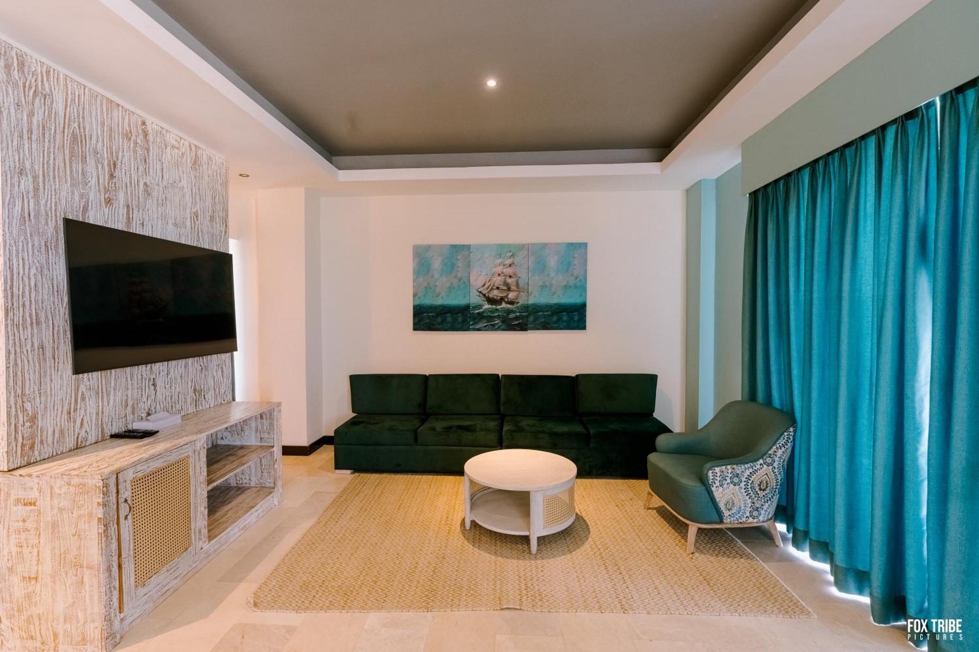 Earl's Regent Hotel 4*