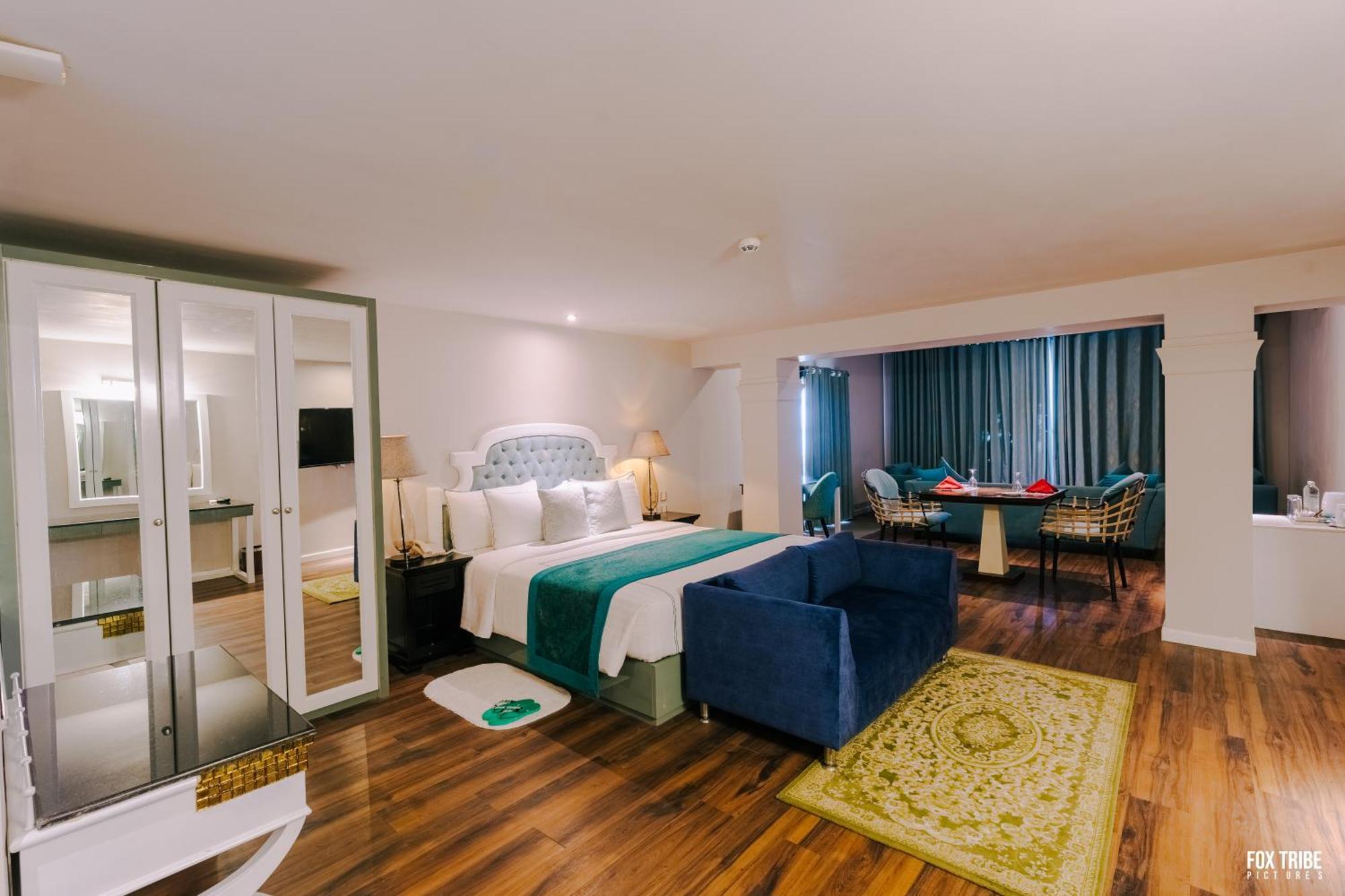 Earl's Regent Hotel 4*