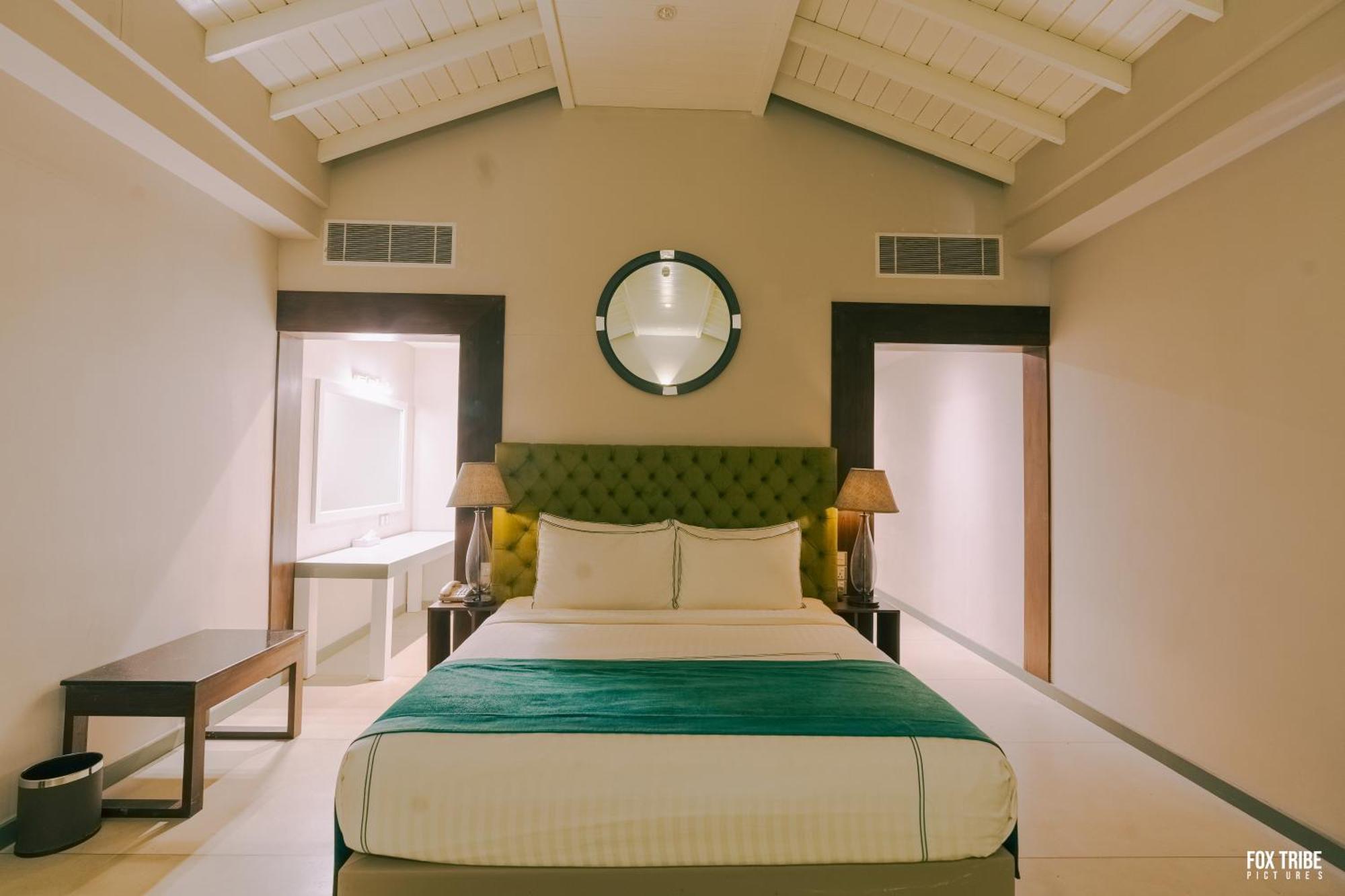 Hotel Earl's Regent 4*